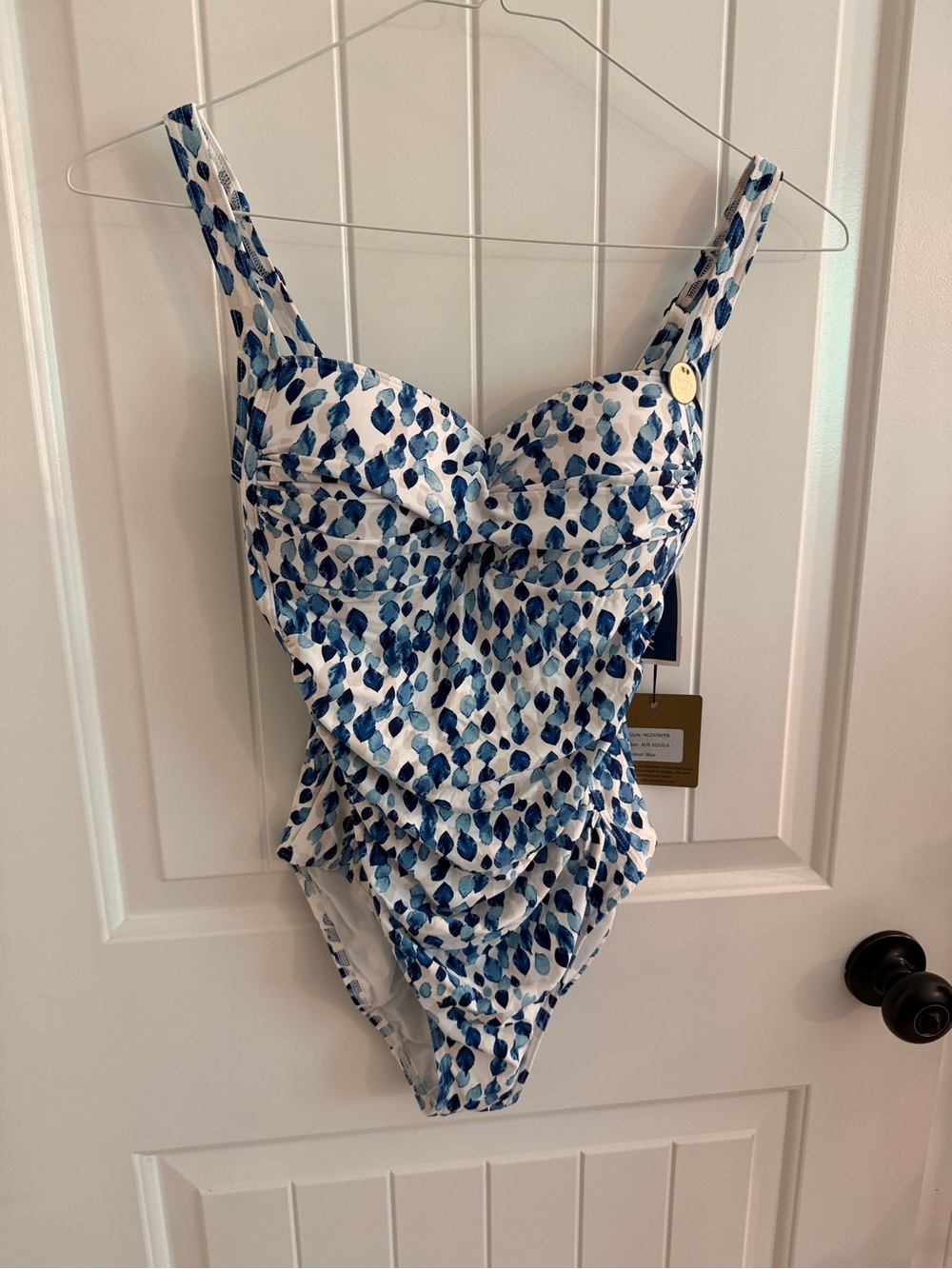 NWT New women’s Niptuck Blue Leaf Print One-Piece Swimsuit multifit cup size 6